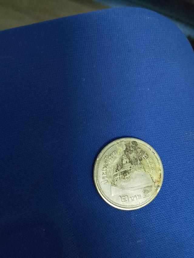 เหรียญ 2บาท สีทอง หล่อและปั้มไม่เรียบร้อยด้านก้อยแต่พื้นผิว เรียบ เหมือนเหรียญสมบูรณ์ รูปที่ 6