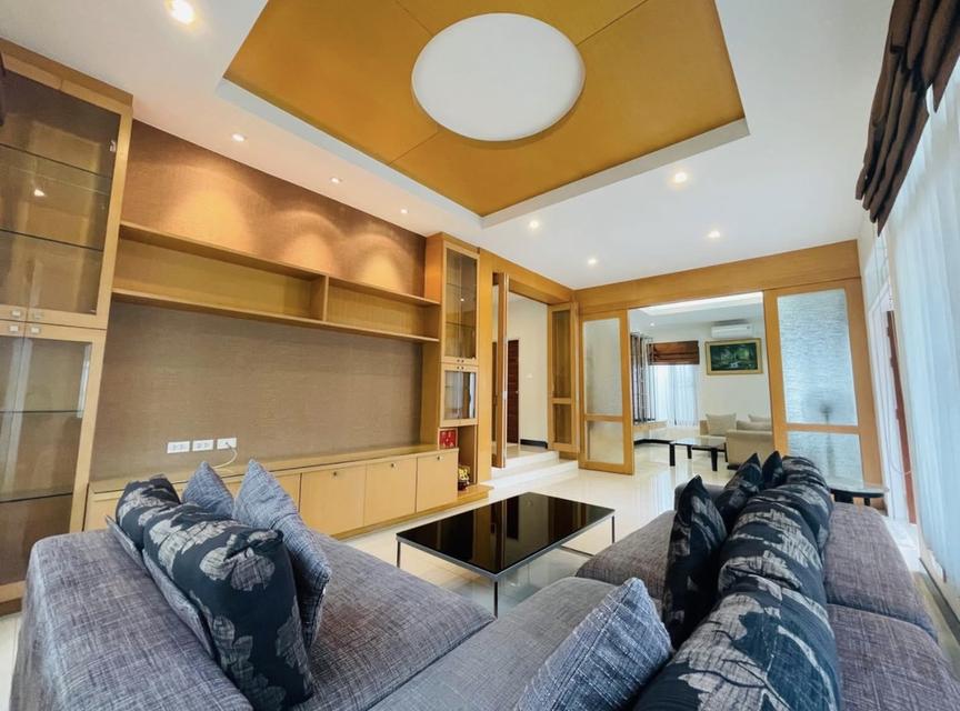 ให้เช่าบ้านเดี่ยว3ชั้นหลังใหญ่ซ.รัชดา32  มี4 ห้องนอน สวนกว้าง 3