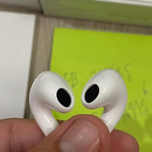 Airpods Gen3 Lightning 2