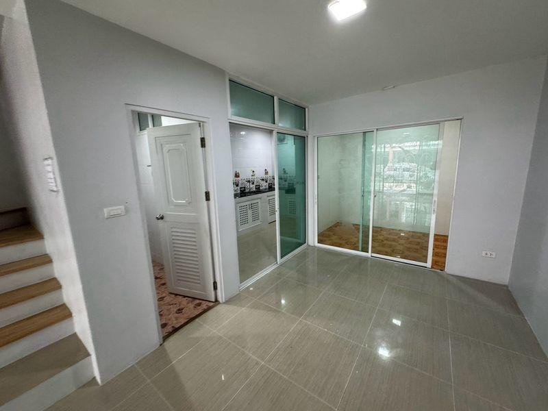 🏡 ทาวน์โฮมรีโนเวทใหม่ทั้งหลัง ราคาต่ำกว่าประเมิน หมู่บ้านมี รปภ. 24 ชม. | คลองสามวา ถ.หทัยราษฎร์ 5