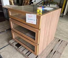 ตู้โชว์สินค้าไม้+กระจก ขนาด 80x80x85.5 ซม.