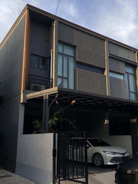 P551 ให้เช่า ขาย ทาวน์โฮม 2 ชั้น โครงการ เวิร์ฟ พระราม 9 VERVE Rama 9 ถนนกาญจนาภิเษก เดินทางสะดวก ติดทางด่วนมอเตอร์เวย์ บ้านหลังมุม  1