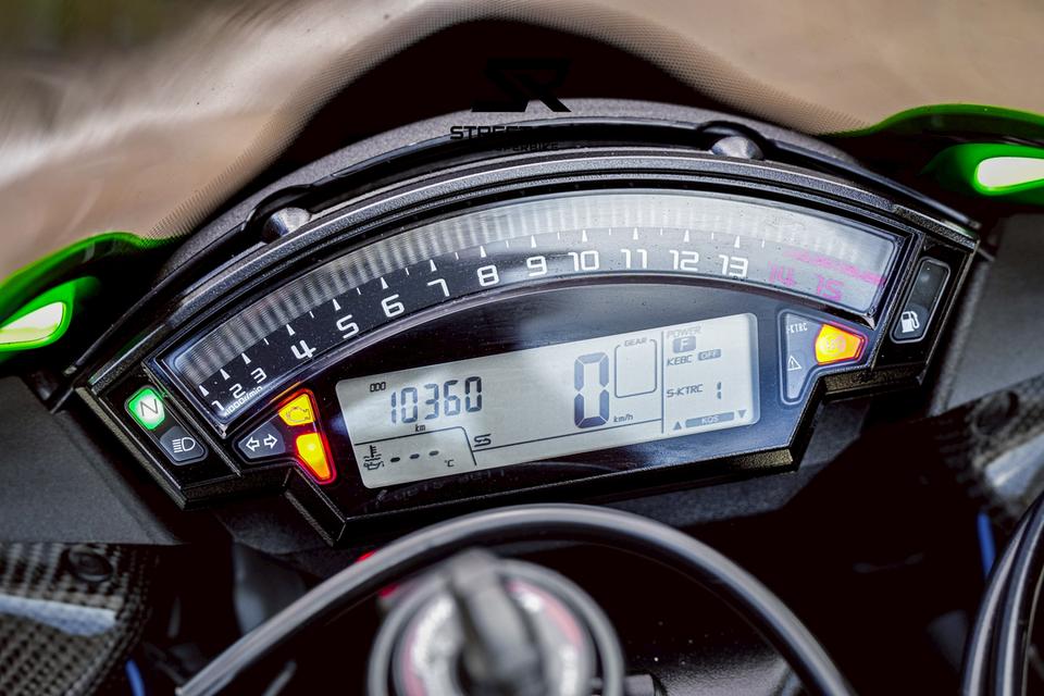 Ninja ZX-10R ปี 2021 ฝาแดง ลายรังผึ้ง ท่อแต่งเสียงโหด 💨 สายซิ่ง-สายสนามห้ามพลาด! 8