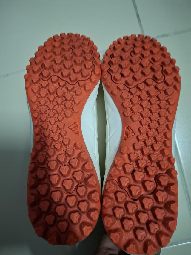 รองเท้าฟุตบอลหญ้าเทียม Adidas รูปที่ 5
