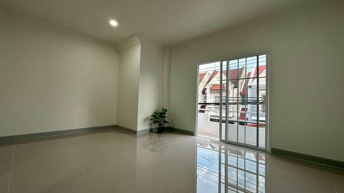 หมู่บ้านสราญธร ลำลูกกาคลอง 4 ถนนลำลูกกา ต.ลาดสวาย อ.ลำลูกกา จ.ปทุมธานี  15