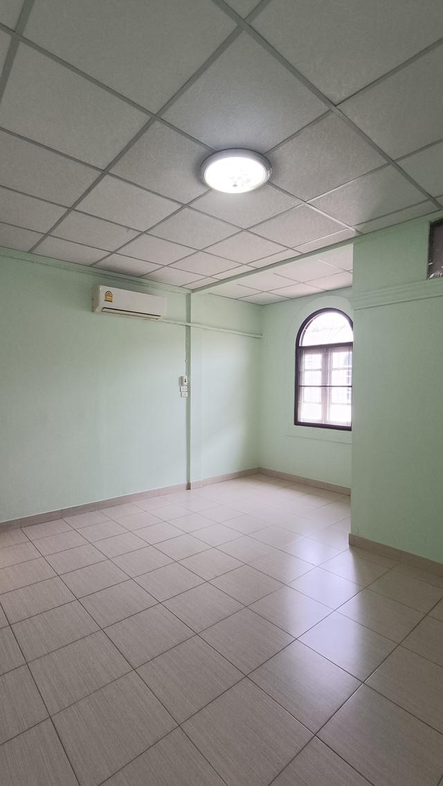 ทาวน์เฮ้าส์ 3 ชั้น 4 ห้องนอน 4 ห้องน้ำ 16