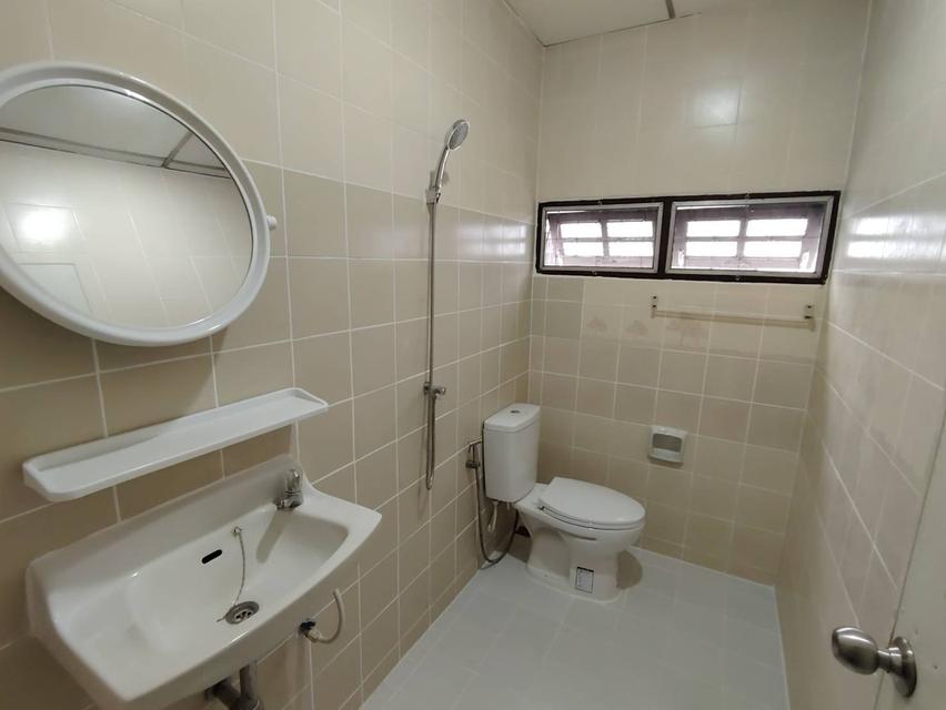 ให้เช่าหมู่บ้านวังทอง ติดถนนใหญ่ ซอยวิภาวดีรังสิต 47 บ้านแฝด 2 ชั้น มี 3 ห้องนอน 2 ห้องน้ำ 6