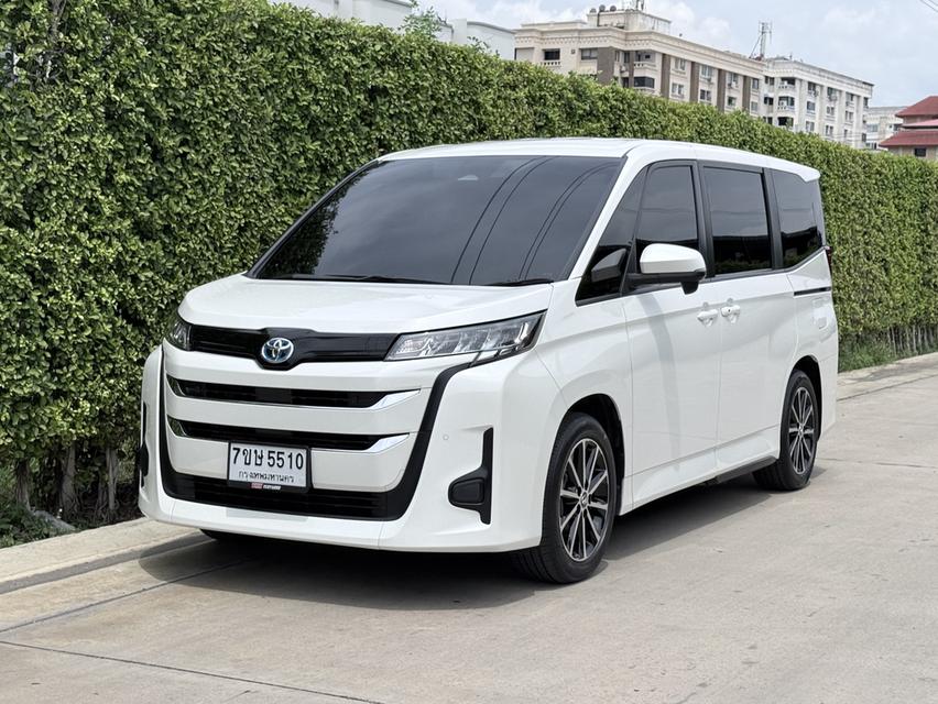 Toyota Noah Hybrid X ปี 2024 มือเดียว สภาพป้ายแดง วิ่งไปเพียง 46,xxx km. รูปย่อยที่ 2
