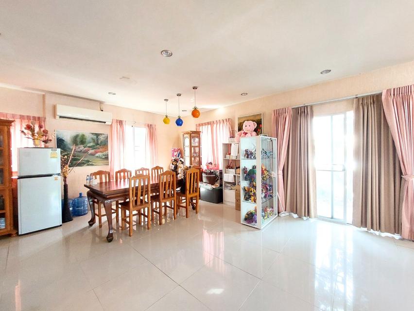 ธัญรดา วัชรพล เดินทางสบาย ใกล้รถไฟฟ้าสายสีเขียวและทางด่วนสุขาภิบาล 5 เข้าเมืองไว ดีลสุดคุ้ม 4.39 ลบ. ฟังก์ชันครบ 3 นอน 3 น้ำ จอดรถได้ 2 คัน 13