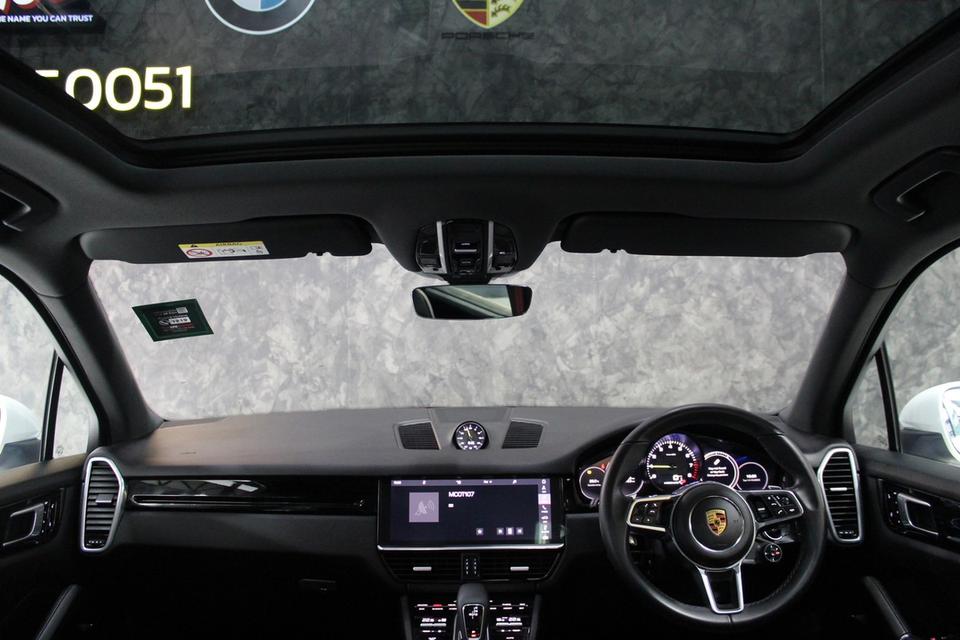 รหัสรถ JRS5512 Porsche Cayenne S Hybrid 2019 10