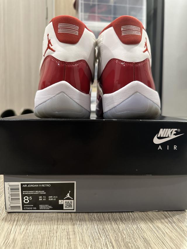Jordan 11 university red 8