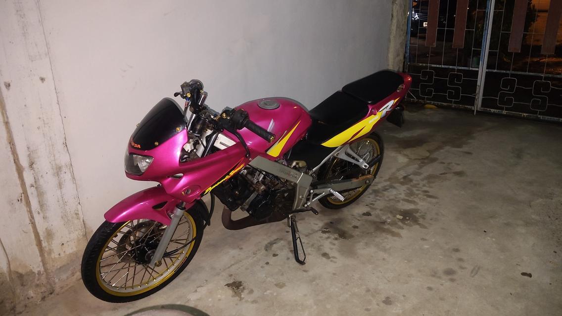 รถจักรยานยนต์ Honda biz