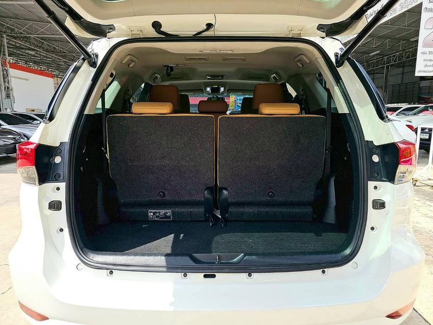 รหัสรถ SEZ372 Toyota Fortuner 2.8 V 4WD เกียร์ ออโต้ ดีเซล สี ขาว-ดำ ปี 2016 7