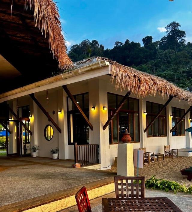 โรงแรมรีสอร์ทที่ดินอสังหาริมทรัพย์กิจการโรงแรมที่ดินติดทะเลทำเลทองด้านหน้าทางเข้าติดถนนหลักเพชรเกษมเขาหลัก พังงา 8