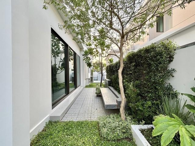 มัณฑนา บางนา กม.15 Fully furnished 4 ห้องนอน 5 ห้องน้ำ 1 ห้องแม่น้ำห้องน้ำในตัว Master bedroom with walk-in closet 3