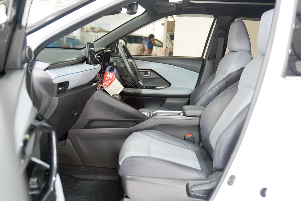 TOYOTA YARIS CROSS 1.5 HEV PREMIUM LUXURYAT ไมล์ 2 หมื่น โทร.0922639576 เอ๋