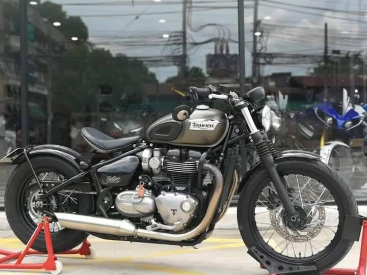 Triumph Bonneville Bobber มือสอง 1