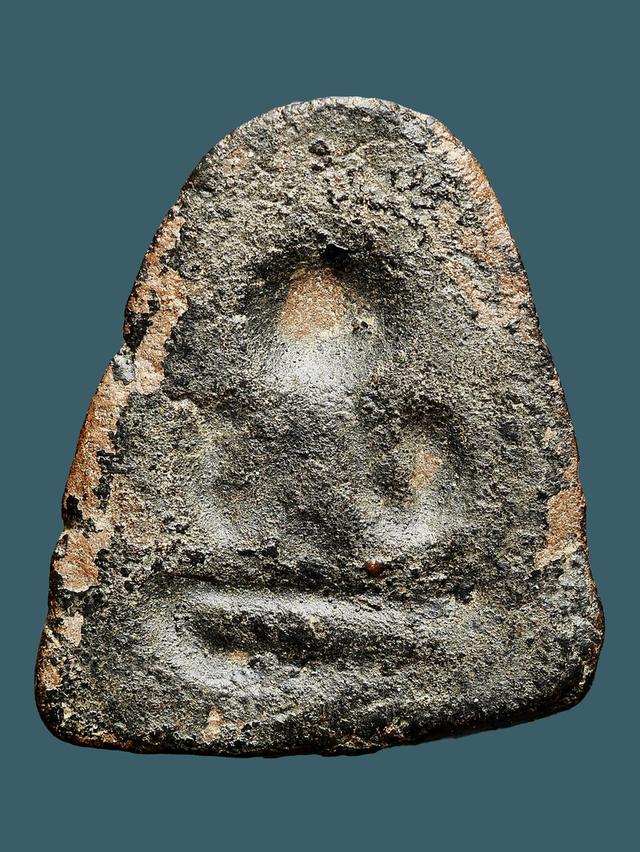 พระปิดตาหลังแบบ หลวงพาอแก้ว วัดเครือวัลย์ พิมพ์กลาง ขนาด 2.0x2.5 ซม. หายากมาก รูปที่ 3