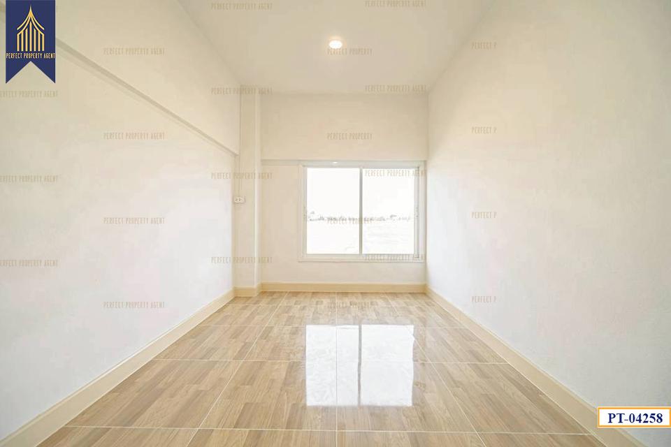 ขาย ทาวน์เฮ้าส์ สุชา บางบัวทอง ตกแต่งใหม่ มีเทอเรซ พร้อมอยู่ ฟรีโอน 11