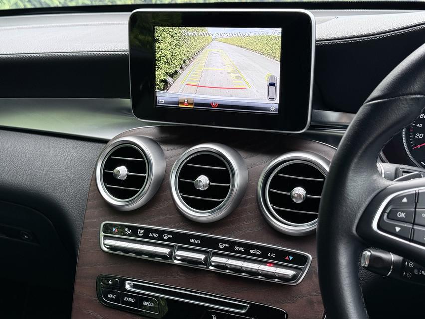 Benz GLC220d 4Matic ปี 2020 สภาพสวย สีเดิมทั้งคัน รูปที่ 10