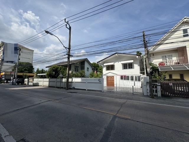P537 ให้เช่าบ้านเดี่ยว 2 ชั้น ติดถนนใหญ่ลาซาล สุขุมวิท 105 ใกล้ BTS แบริ่ง เหมาะทำธุรกิจ