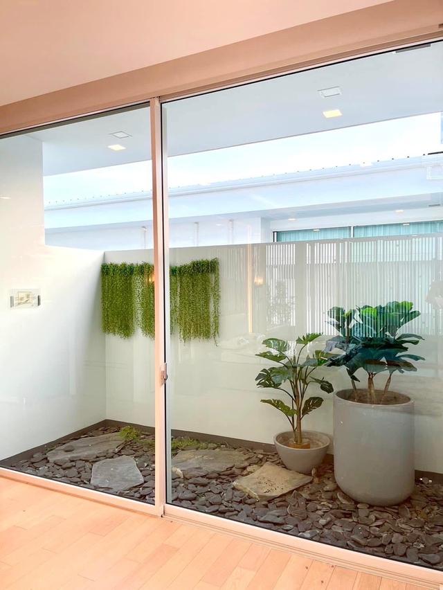 Luxury 3-Story House with Private Elevator at Vive Ekamai–RamintraModern design, fully furnished, dog-friendly, and easy access to the expressway. 7