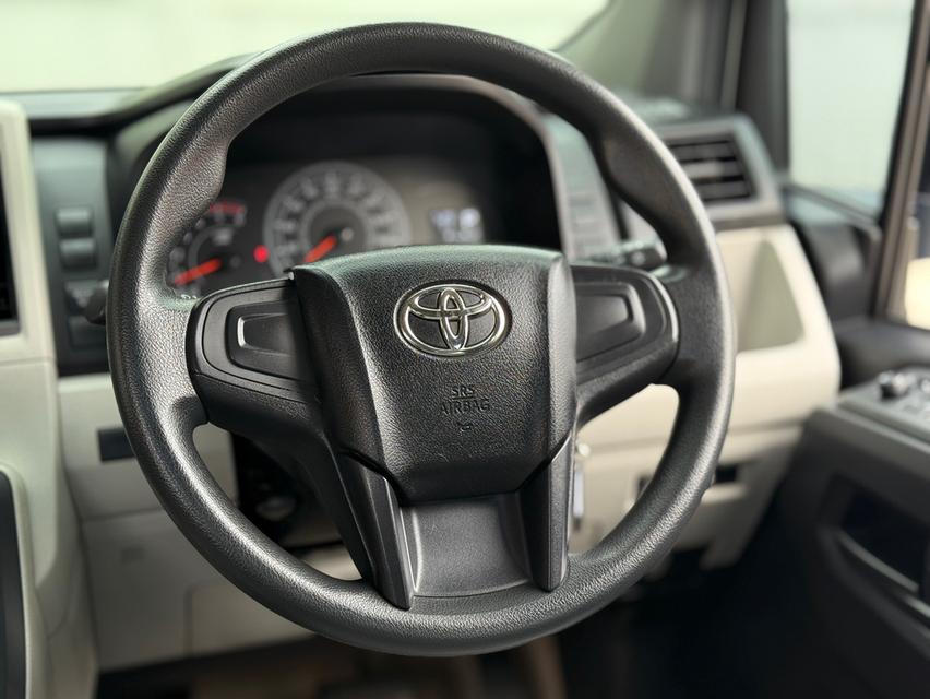TOYOTA COMMUTER 2.8 2020   8