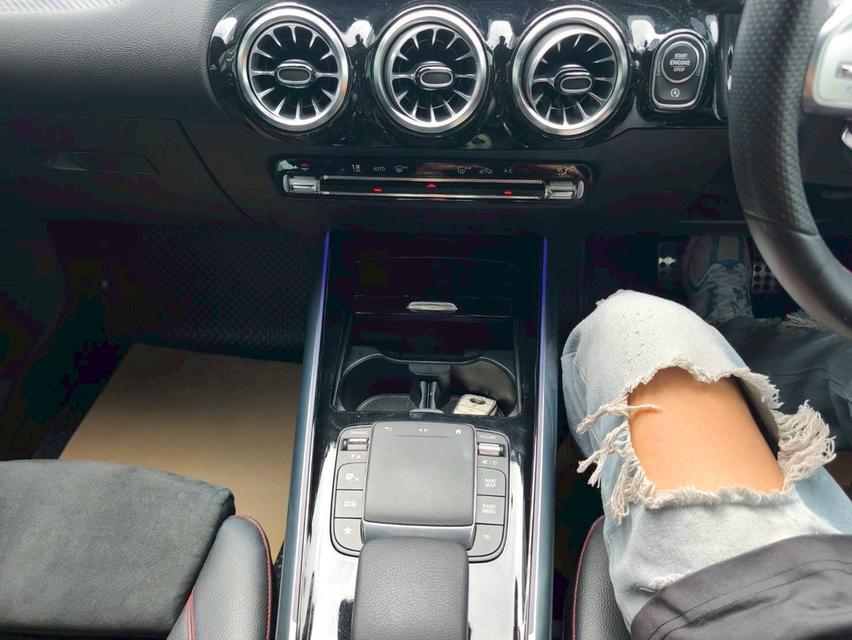 รหัสรถ KPV8484 2023 BENZ GLA-200 AMG  11