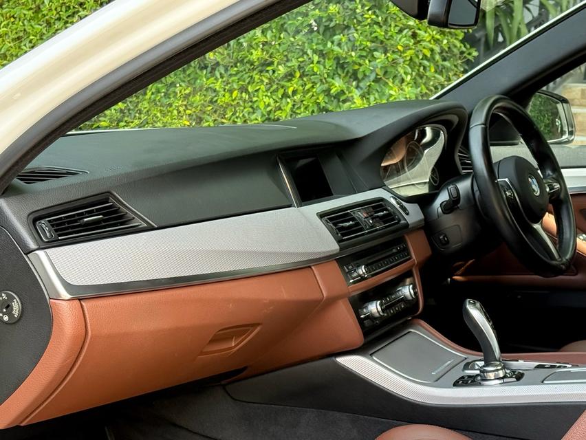 2016 BMW 520D MSPORT LCI รถมือเดียวออกป้ายแดง รถวิ่งน้อย เข้าศูนย์ตามระยะ รถไม่เคยมีอุบัติเหตุครับ 11
