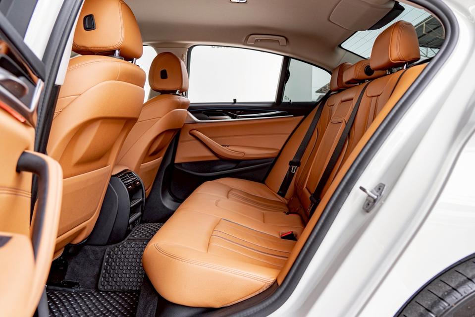 รหัสรถ NP8935 BMW 530e Elite Lciปีรถ : 2021 รูปที่ 13