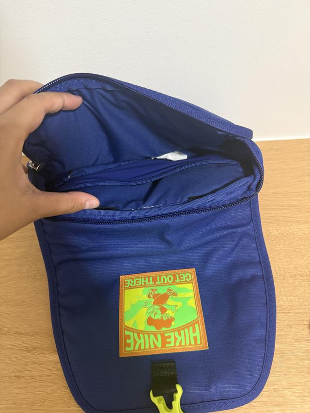 กระเป๋าสพายข้าง Nike 4