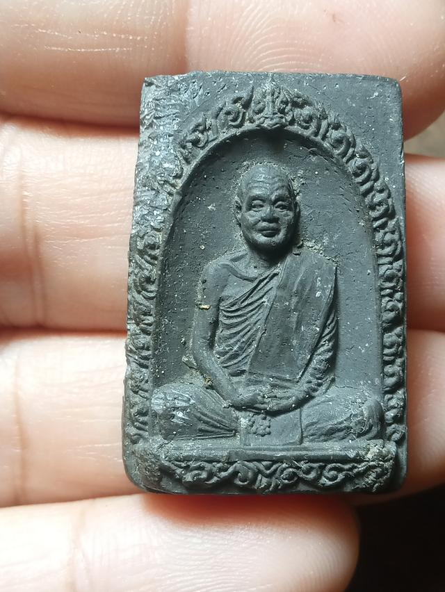 พระผงเนื้อว่านผสมมวลสารศักดิ์สิทธิ์หลวงพ่ออุตตมะ 300 รส คะ