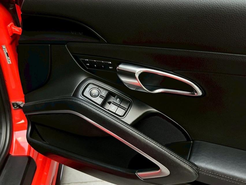 Porsche 718 Cayman 6