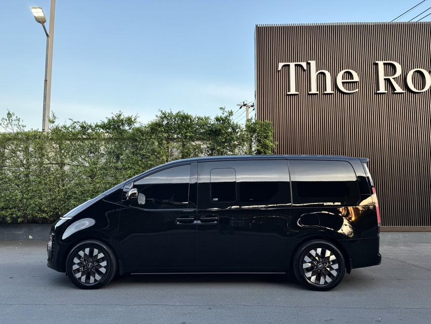 Hyundai Staria Premium Sunroof 2.2D 8AT รูปที่ 2