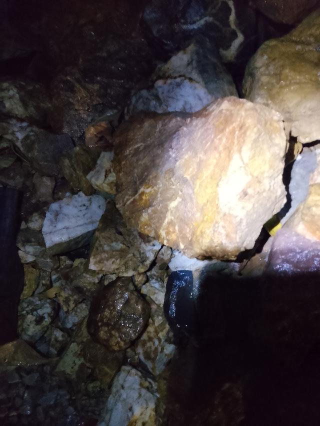 หินแร่ทองคำ หินควอตซ์ หินทองคำดิบ รูปที่ 15