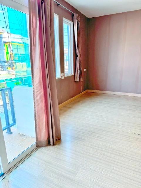 บางชัน 1.9 กม.MRT ราษฎร์พัฒนา 900ม.ให้เช่าทาวน์โฮม 2 ชั้น 21ตร.วา.170ตร.ม.นานาชาติฮีทฟิลด์ 3.3 กม. 4นอน ตลาดน้ำขวัญเรียม