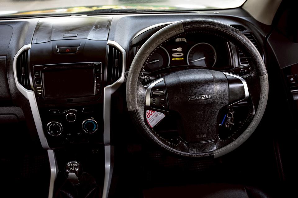 ISUZU D-MAX Hi-lander Cab 1.9 Ddi L ปี 2018 สีดำ มือเดียวป้ายแดง 17