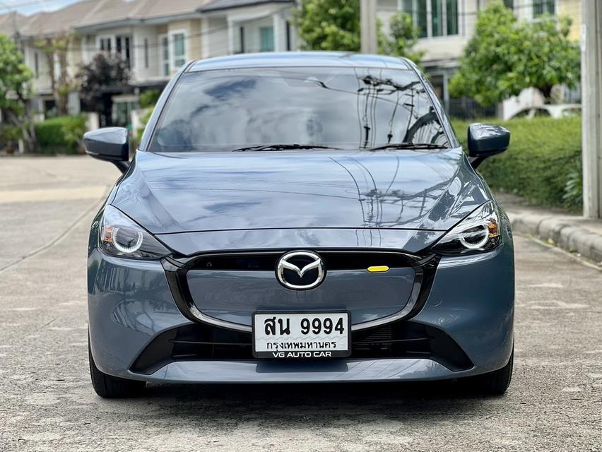 รุ่นรถ : Mazda 2 1.3 Ultra Hatchback เครื่องยนต์: เบนซิน เกียร์: ออโต้ ปี: 2026 สี: เทา ไมล์ 4xx Km.