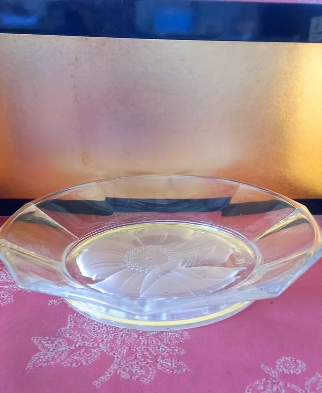 ชามผลไม้หรือจานเสิร์ฟ Sasaki Crystal "Millefleurs" Platter ที่ออกแบบโดย Emanuel Ungaro