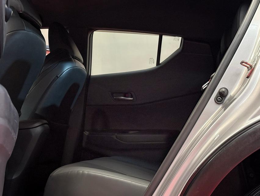 2019 TOYOTA CHR 1.8 MID รุ่น TOP เบนซิน รถมือเดียวออกป้ายแดง รถวิ่งน้อย สภาพป้ายแดง รถไม่เคยมีอุบัติเหตุครับ รูปที่ 14