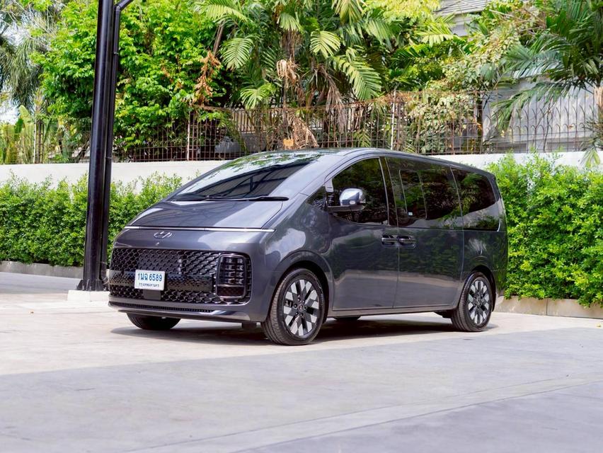 Hyundai Staria 2.2 Premuim Sunroof ปีจด 2024