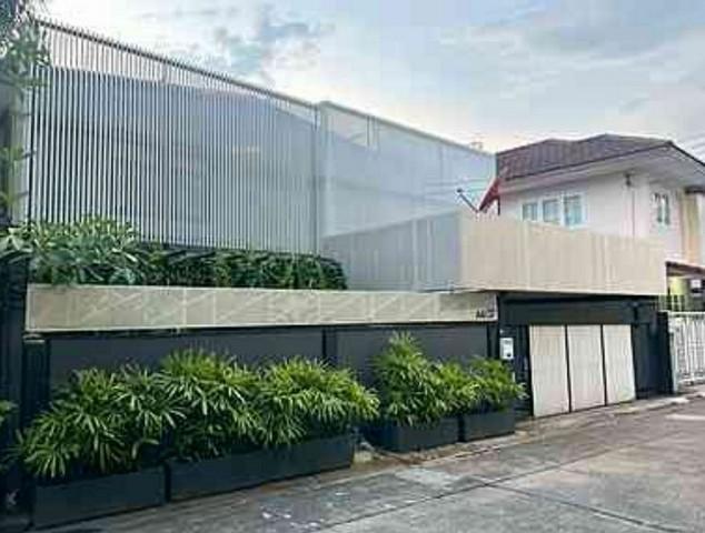 ให้เช่าบ้านเดี่ยว 2 ชั้นหลังมุม 57 ตรว. ซอยลาดพร้าว 83 ซอยเดียวกับ Big C ลาดพร้าว ใกล้เลียบด่วน 3