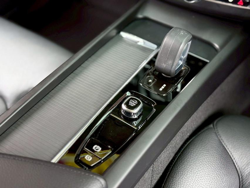 VOLVO XC60 2.0 RECHARGE T8 R-DESIGN AWD ปี 2022 โฉม ปี14-ปัจจุบัน สีดำ รูปที่ 15