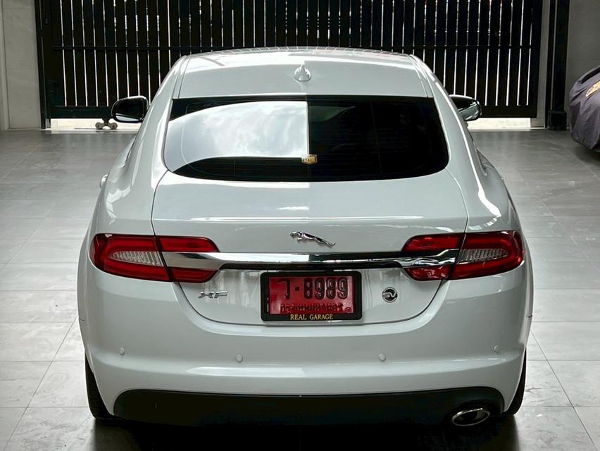 Jaguar XF 2.2 Sedan 12