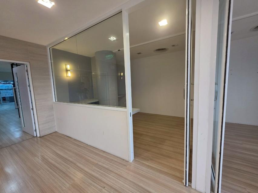 ให้เช่าสำนักงานในอาคารจุฑามาศพร้อมที่จอดรถบนทำเลทองบนถนนวิภาวดีรังสิต ใกล้ทางด่วนดอนเมือง หลักสี่ และสนามบินดอนเมือง เดินทางสะดวก 12