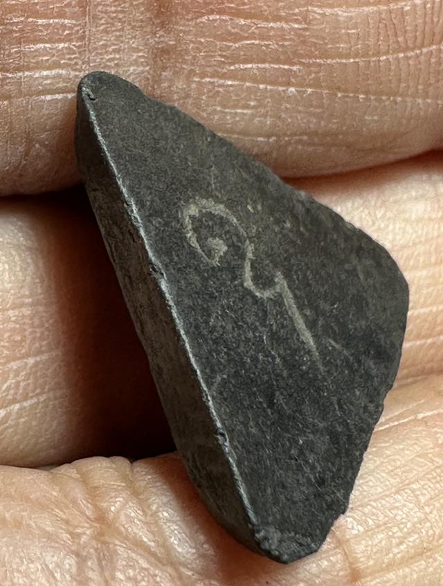 พระผงคลุกรักหลังจาร เก่าไม่ทราบที่ 5