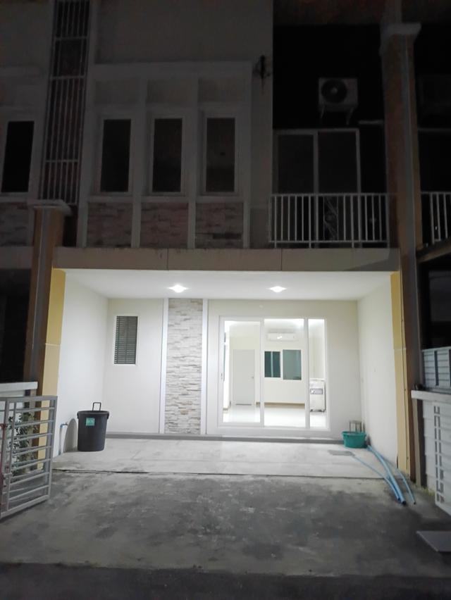 บ้านทาว์เฮ้าส์ พันท้ายนรสิงห์ สมุทรสาคร 1