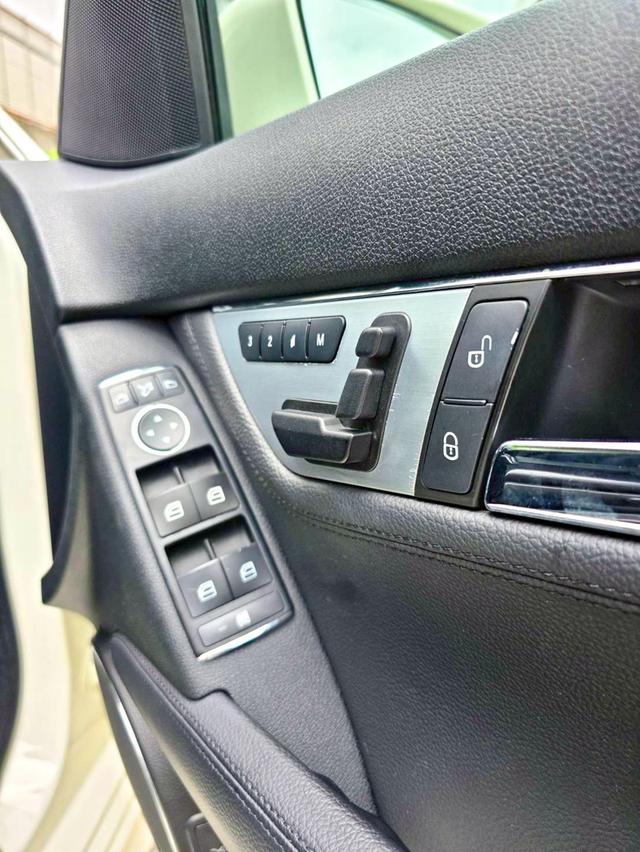 Benz C200 CGI Amg สีขาว ปี 2010 ไมล์ 150,000 11