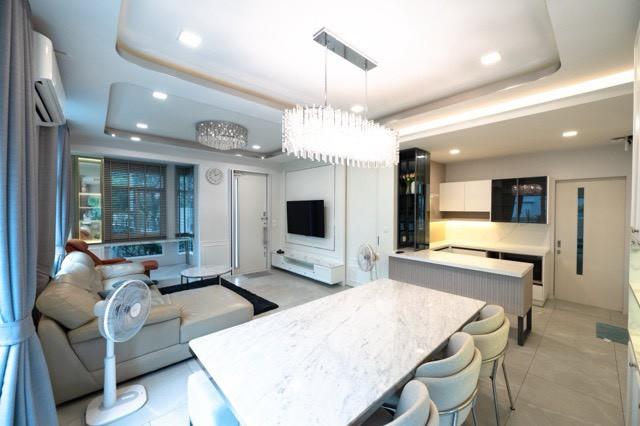 ให้เช่าบ้านเดี่ยวหรู 2 ชั้น โครงการมัณฑนา บางนา วงแหวน ซอยรามคำแหง 2 ตรงข้ามเมกาบางนา บ้านสภาพใหม่ ตกแต่ทั้งหลังเฟอร์นิเจอร์และเครื่องใช้ไฟฟ้าครบ 4