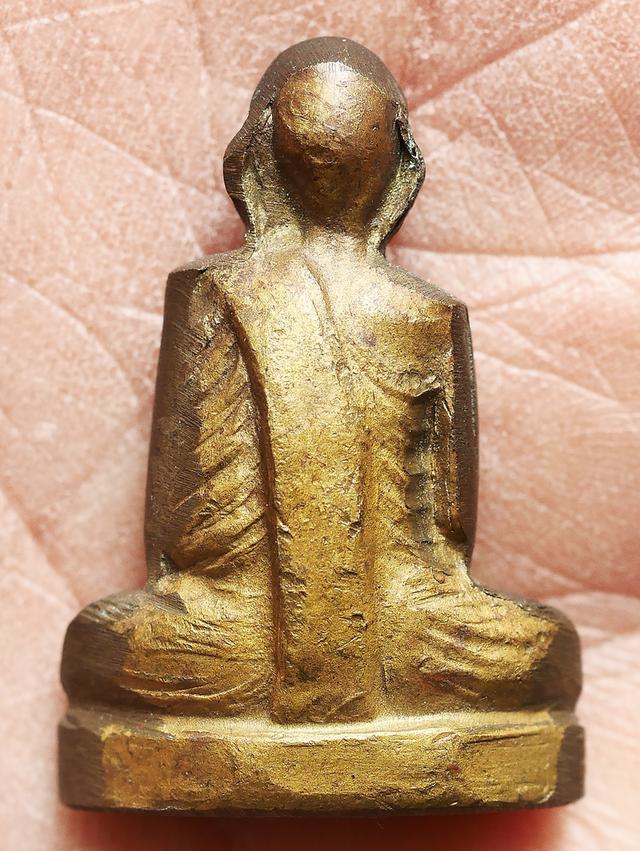 พระรูปปั๊มเหมือน หลวงพ่อพรหม วัดช่องแค พิมพ์ก้นระฆัง ปี 2512...เก่าๆ 8